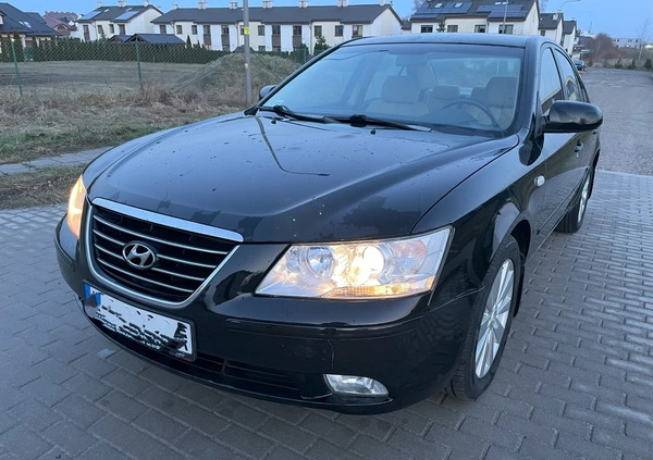 Hyundai Sonata cena 10500 przebieg: 211000, rok produkcji 2008 z Gdańsk małe 154
